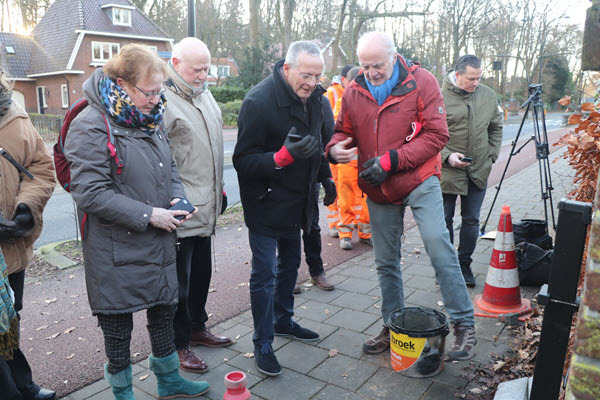 Op diverse plekken in Putten zijn struikelstenen geplaatst